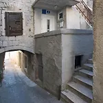 Apartment Tudor